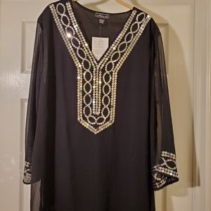 Metro 22 XL Top with silver embellishments around collar and sleeves.